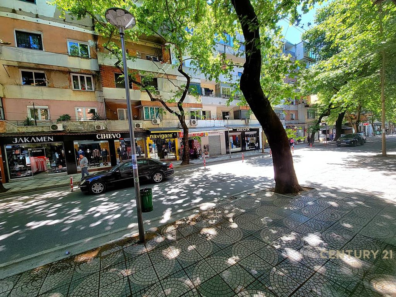 SHOP FOR RENT ON MYSLYM SHYRI STREET!