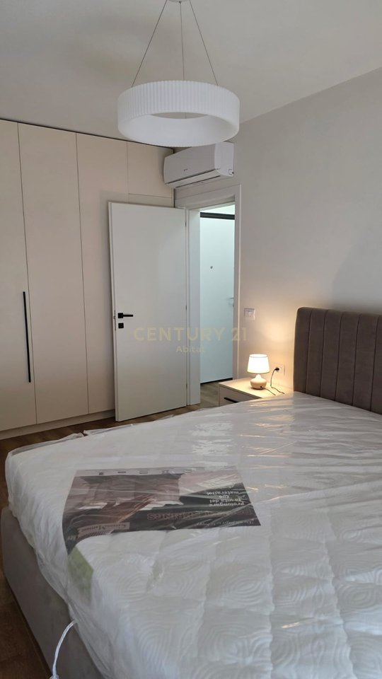 APARTAMENT 1+1 ME QIRA, PRANE SHKOLLES SE KUQE