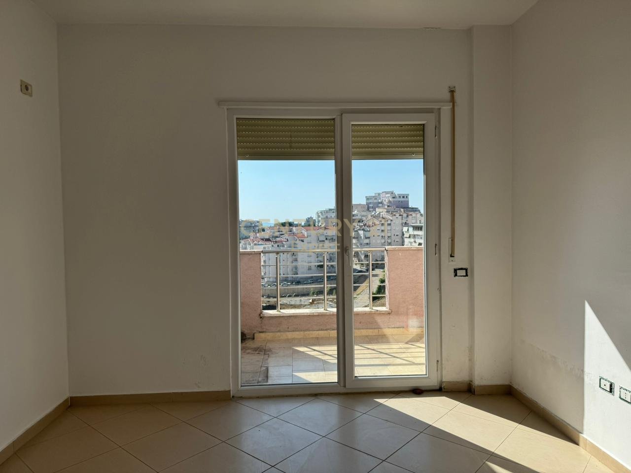 Apartament 2+1 për Qira në Fresk, Pallat i Ri