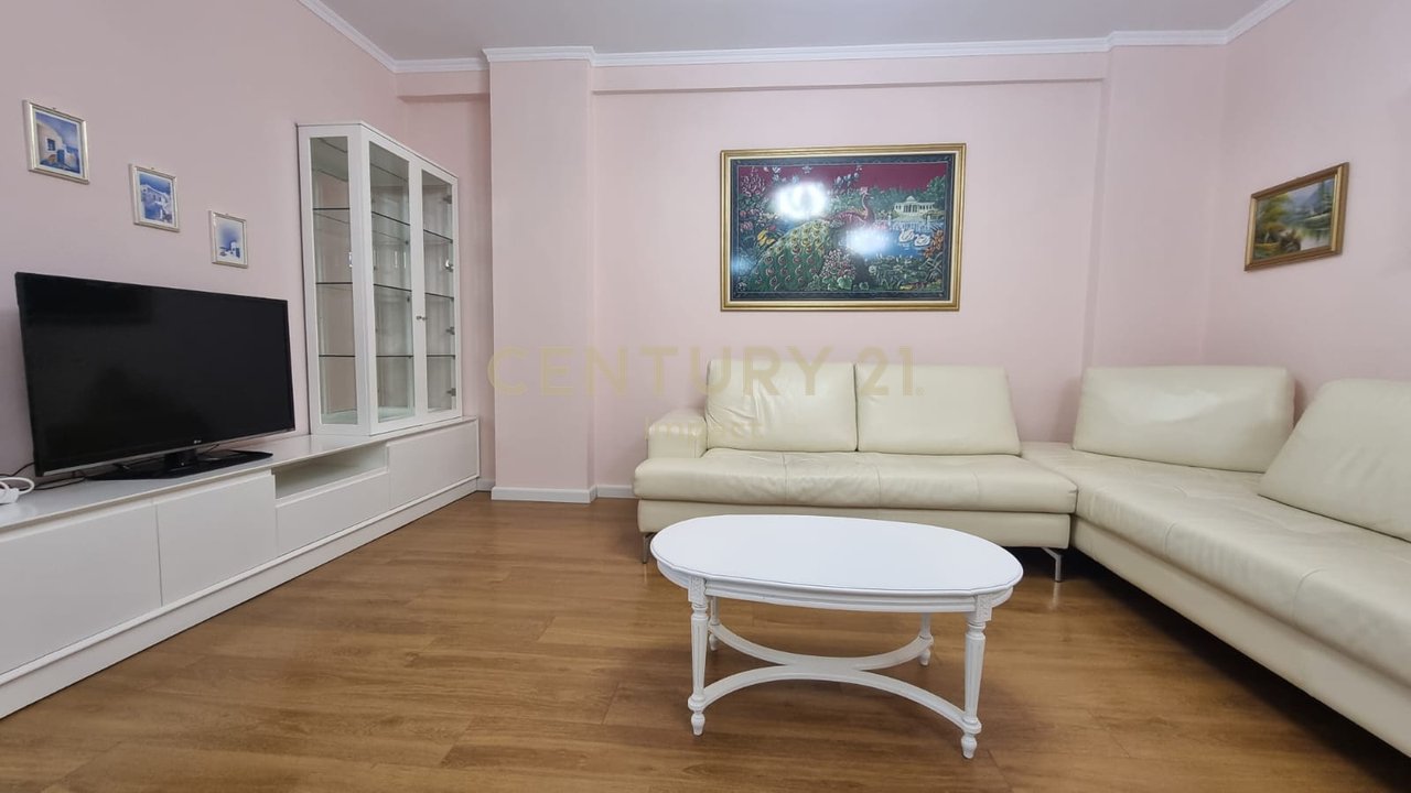 Apartament 2+1 Me Qira në Rrugën Mihal Grameno, Tiranë - 700€!