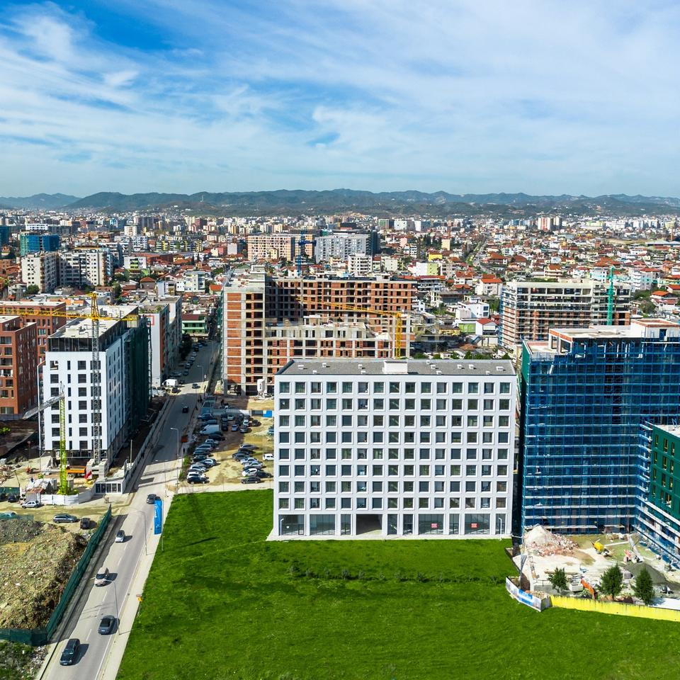 Unità di servizio con mutuo in vendita a MARGA 2 – Posizione strategica sul Nuovo Boulevard, Tirana