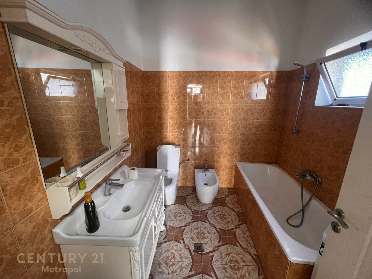 2+1 Apartment for Rent on Villa Floor, Kavaja Street