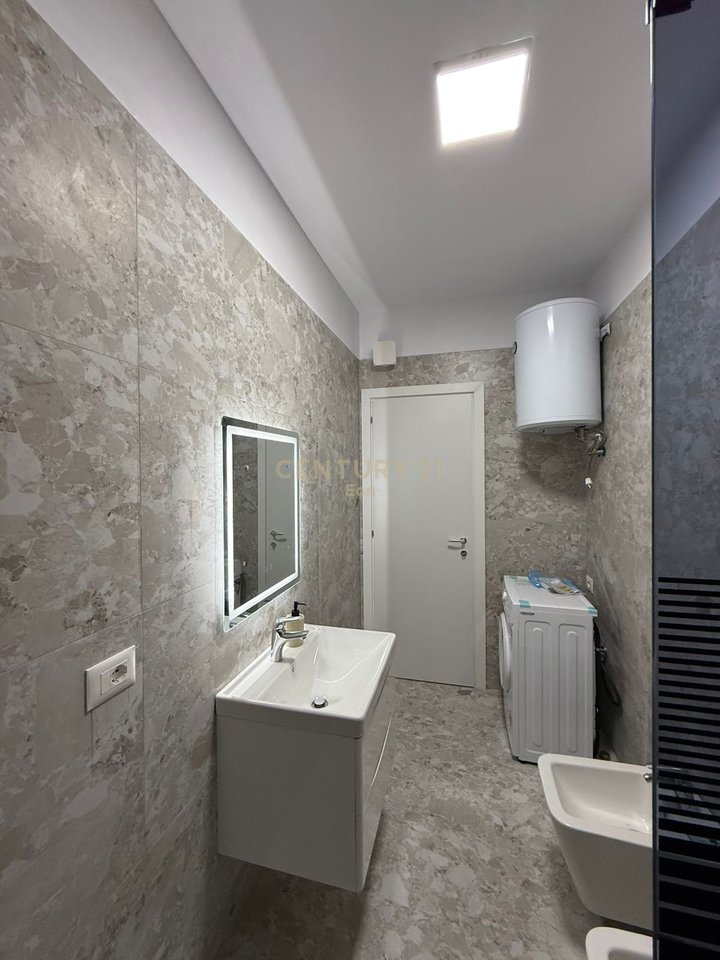 Apartment 1+1 with storage and parking for sale at Shkembi Kavajes!