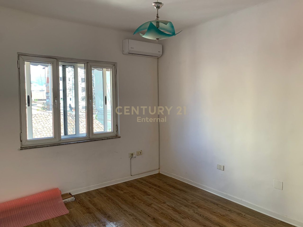 Spazi per uffici in affitto in via Durrës