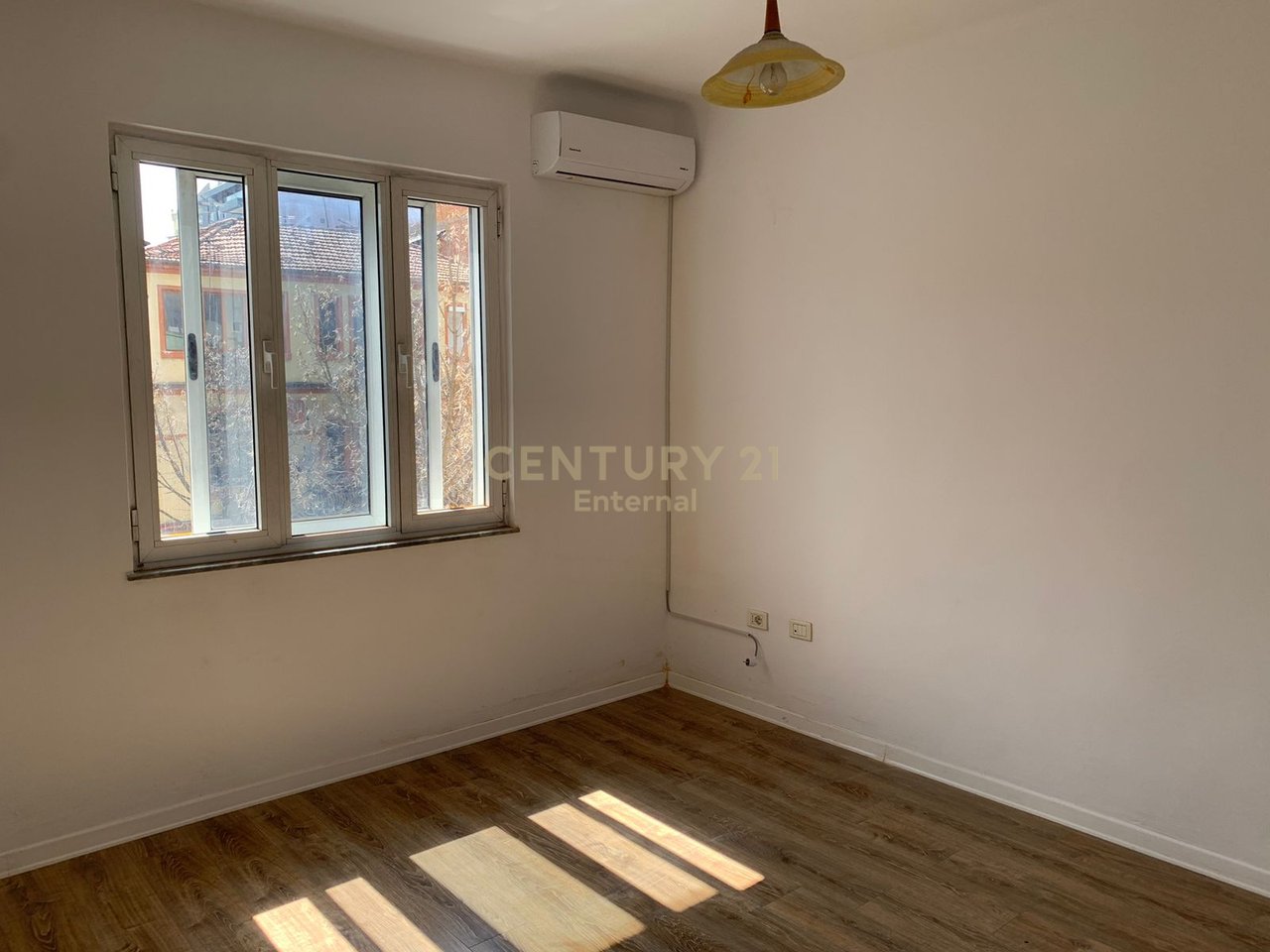 Spazi per uffici in affitto in via Durrës