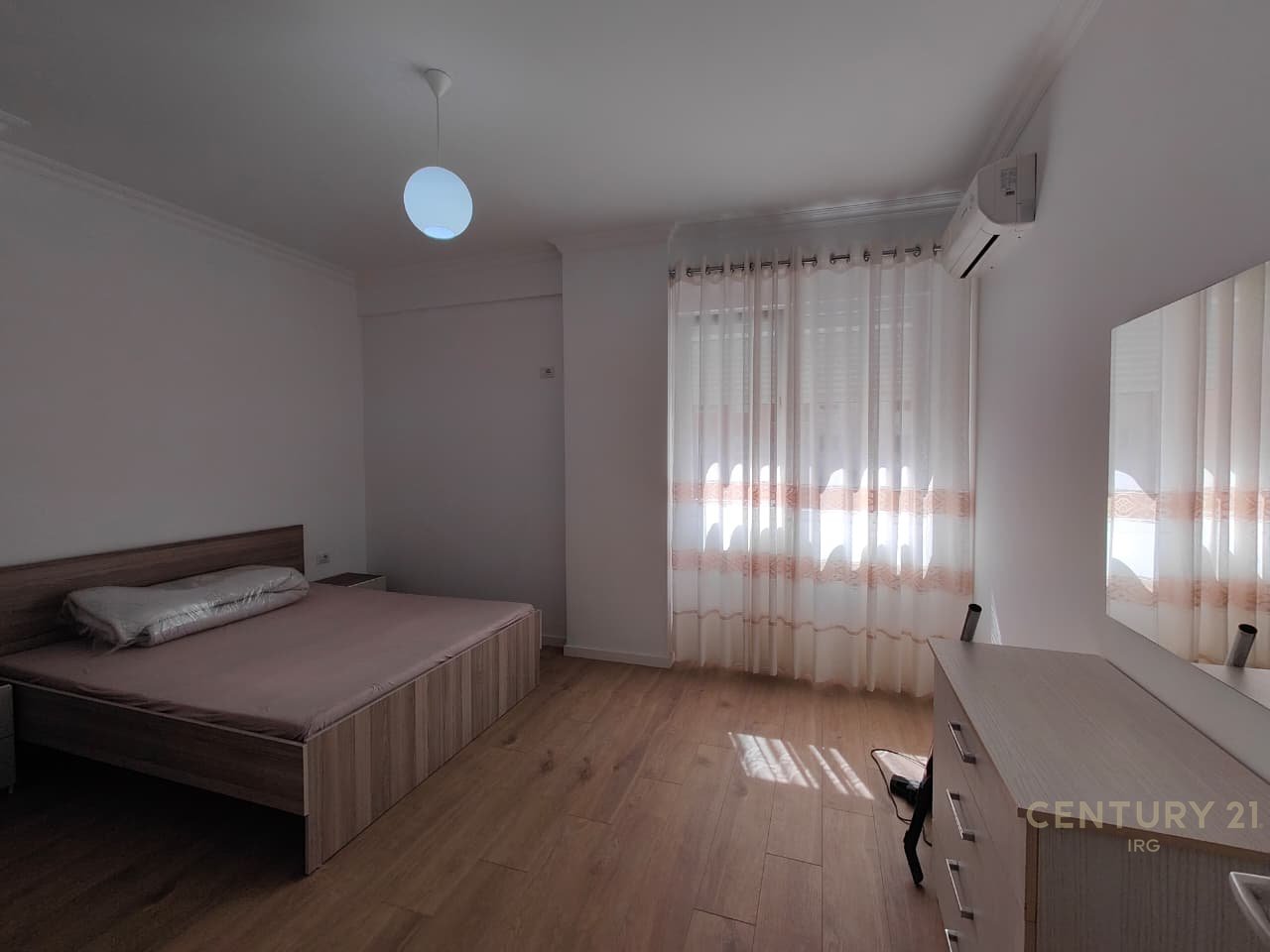 Apartament 1+1 Për Qira Tek Oxhaku 550 mije Lek!