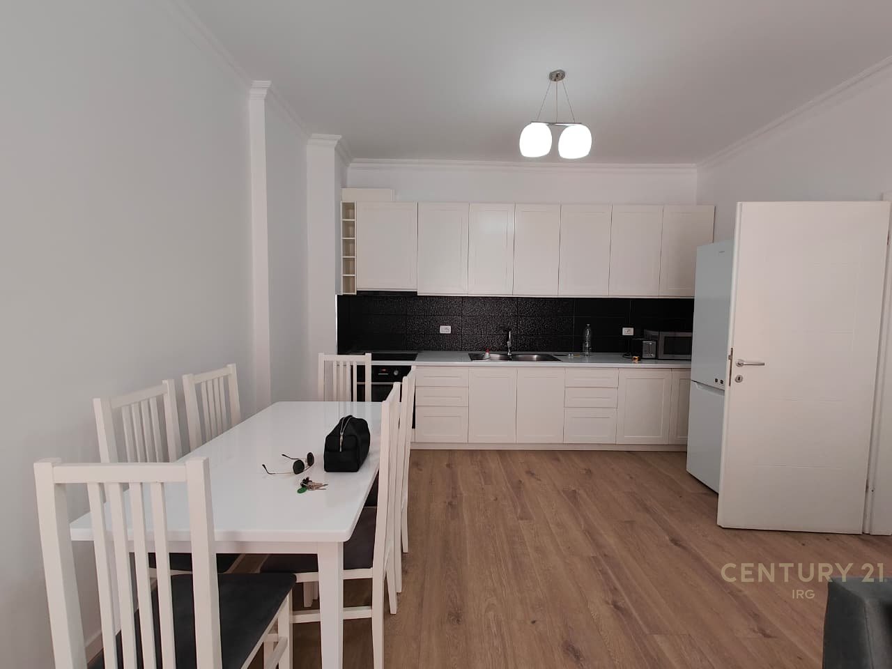 Apartament 1+1 Për Qira Tek Oxhaku 550 mije Lek!