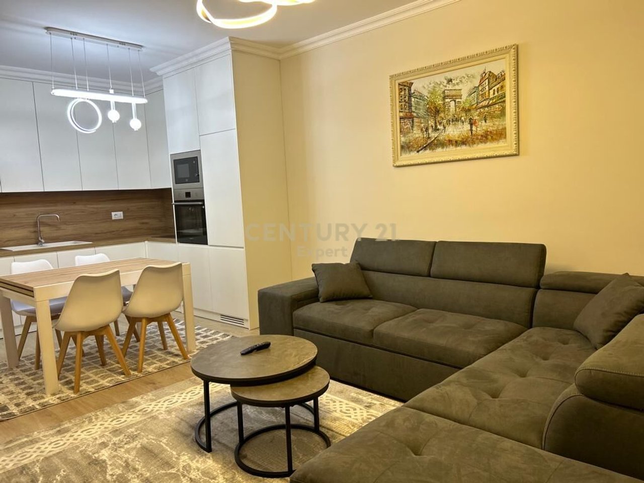 2+1+3 apartment for rent on Tefta Tashko Koco street, Pazari i Ri!