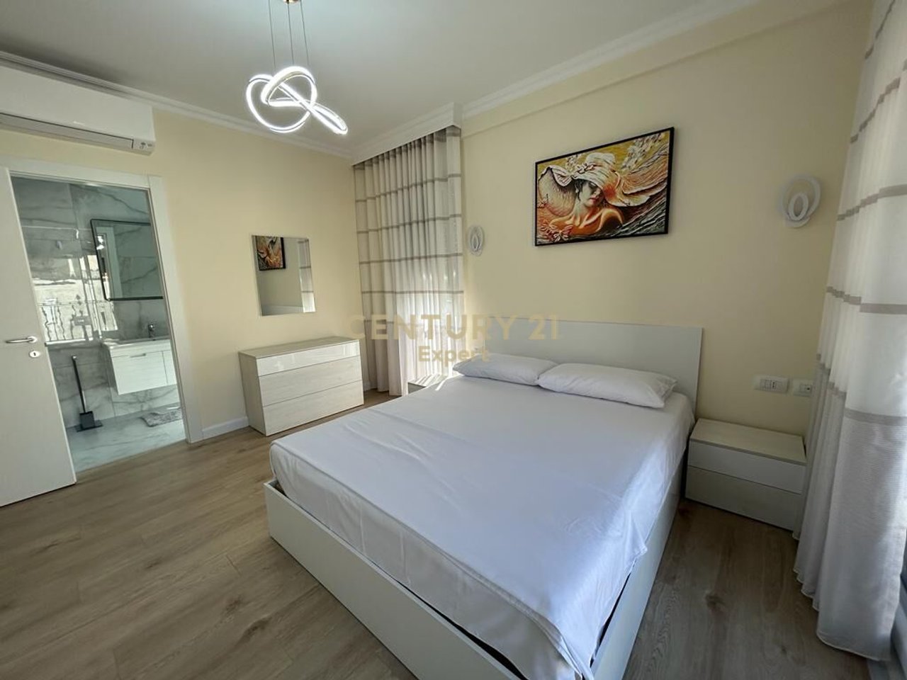 2+1+3 apartment for rent on Tefta Tashko Koco street, Pazari i Ri!