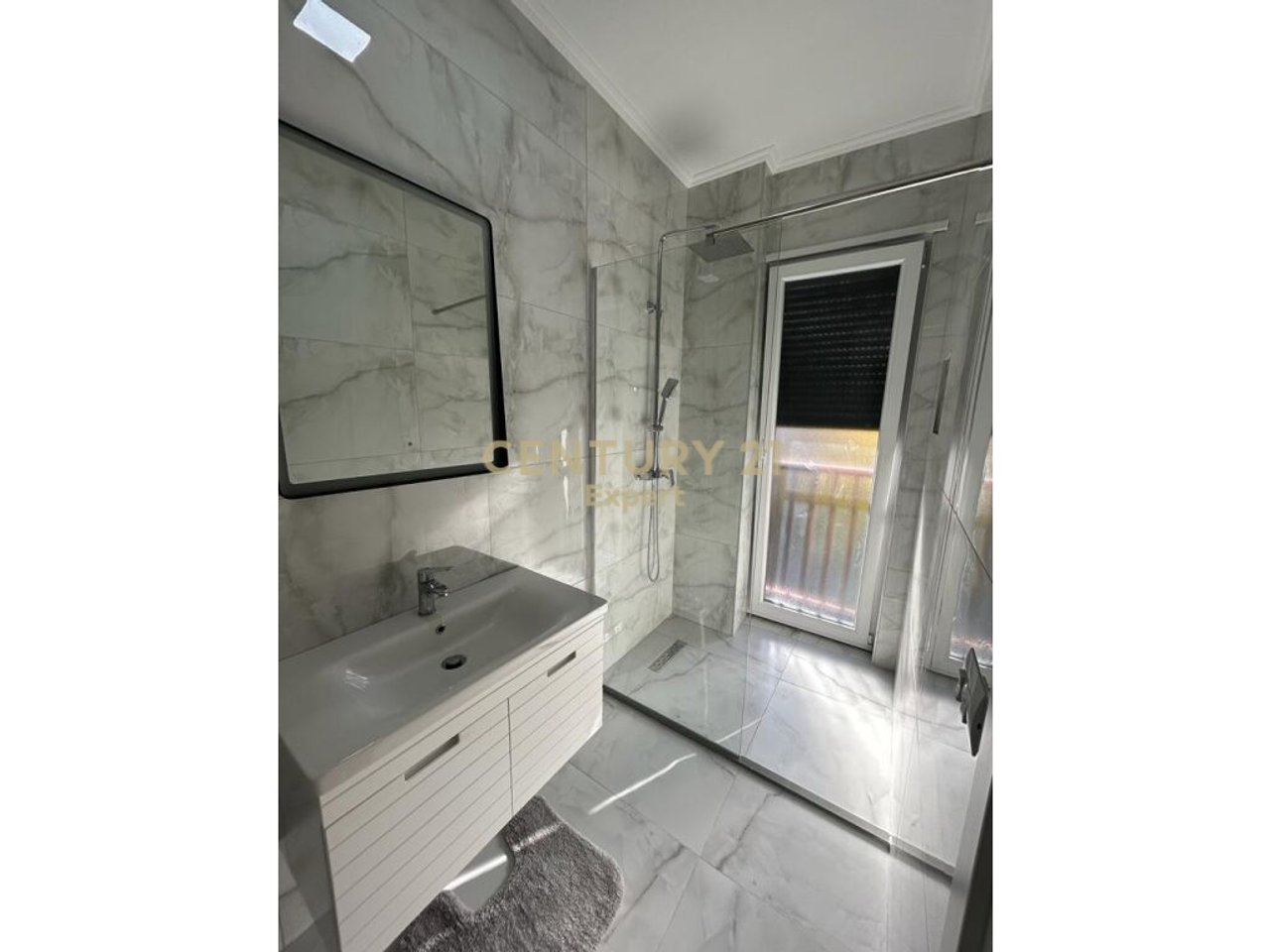 2+1+3 apartment for rent on Tefta Tashko Koco street, Pazari i Ri!