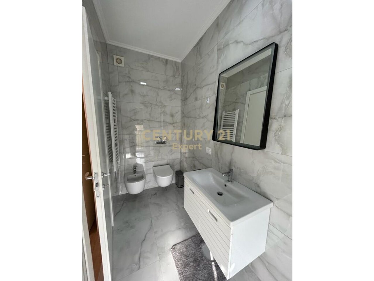 2+1+3 apartment for rent on Tefta Tashko Koco street, Pazari i Ri!
