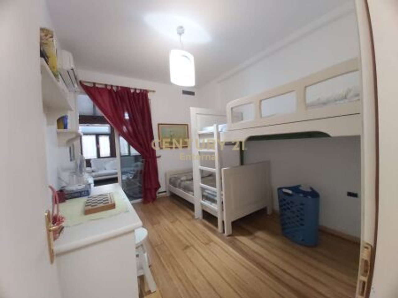 Apartament 3+1 tek kompleksi 'Laguna Blue' Qerret