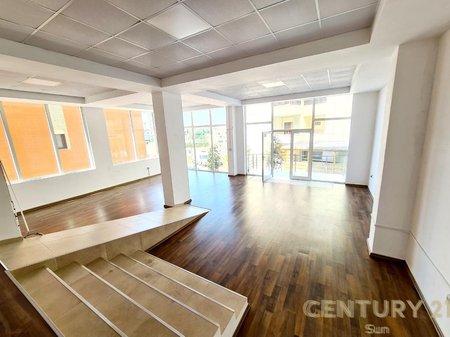 COMMERCIAL SPACE FOR SALE NEAR THE BOTANICAL GARDEN