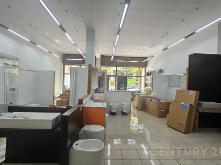 SHITET AMBIENT KOMERCIAL NE RRUGEN FORTUZI