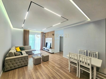 Jepet me qira apartament 2+1+ Post Parkimi në zonën e Fushës së Aviacionit – Pallat i ri,