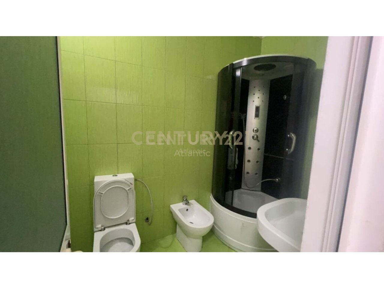 JEPET ME QIRA APARTAMENT 2+1 NE PLAZH VIJE E PARE ME DETIN  !