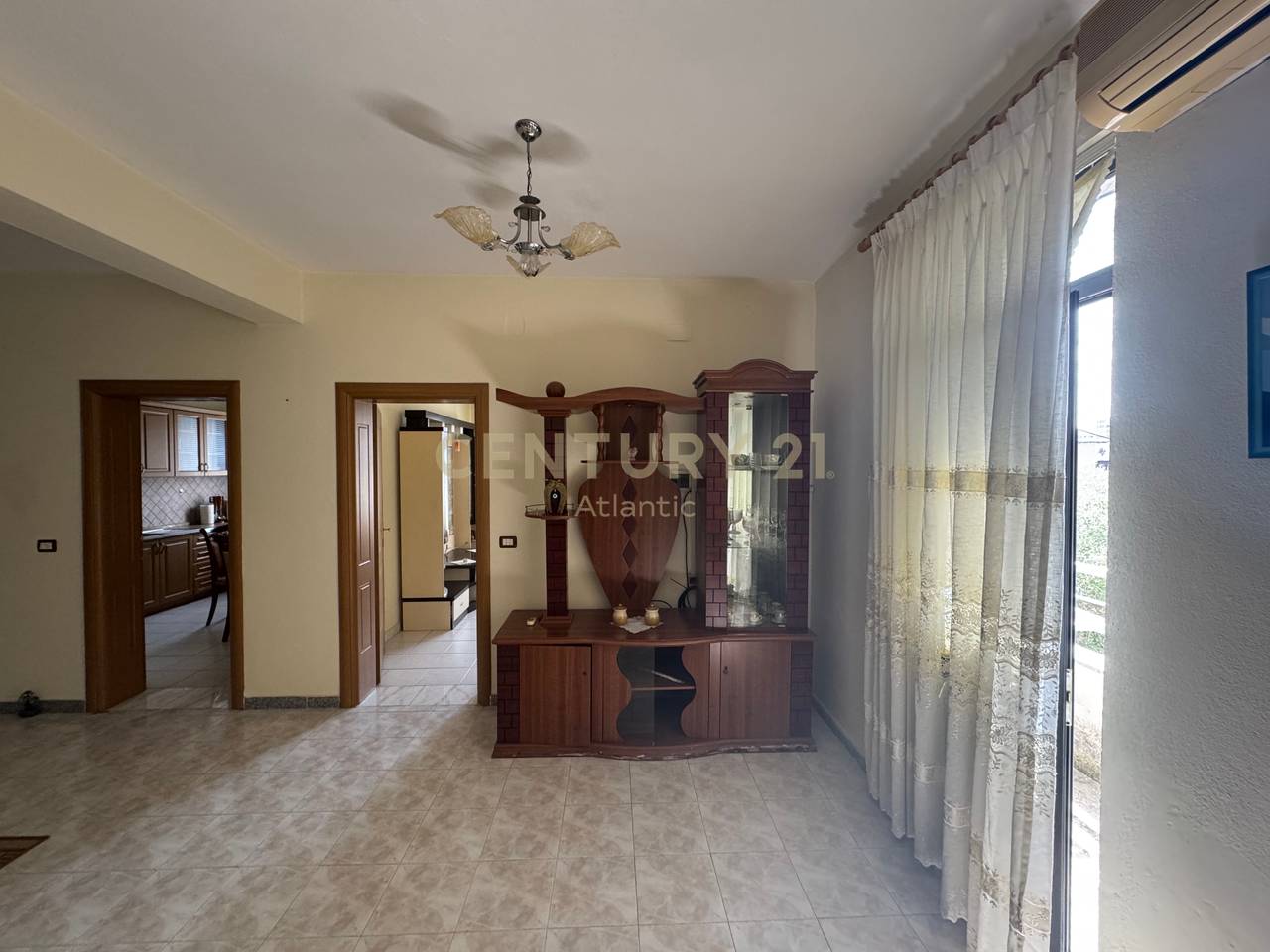 FOR RENT SECOND FLOOR OF A VILLA 3+2+2 IN RROTA E KUQE BEACH!