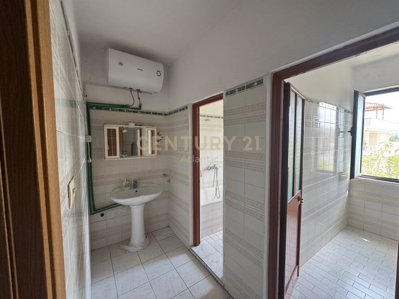 FOR RENT SECOND FLOOR OF A VILLA 3+2+2 IN RROTA E KUQE BEACH!