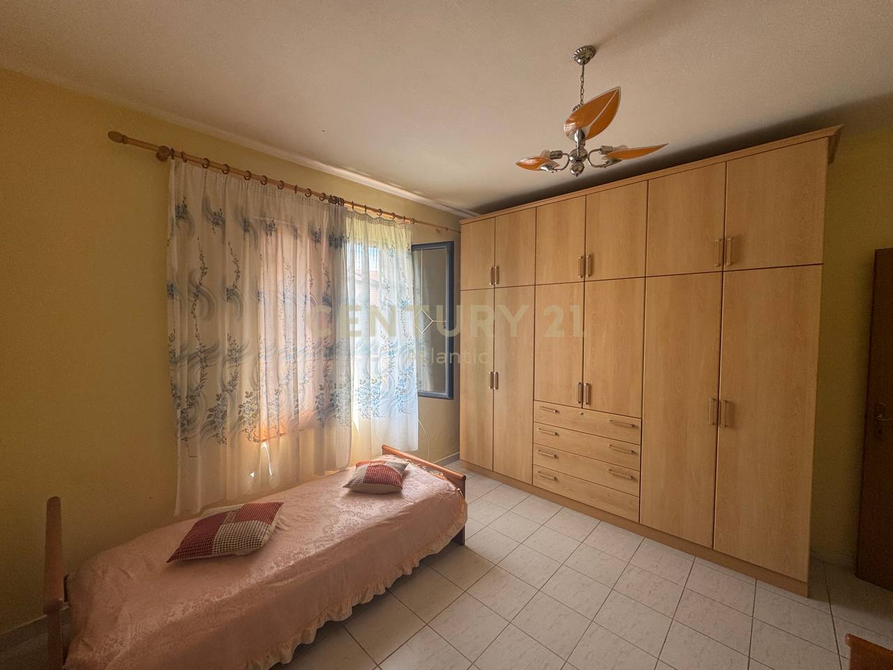 FOR RENT SECOND FLOOR OF A VILLA 3+2+2 IN RROTA E KUQE BEACH!