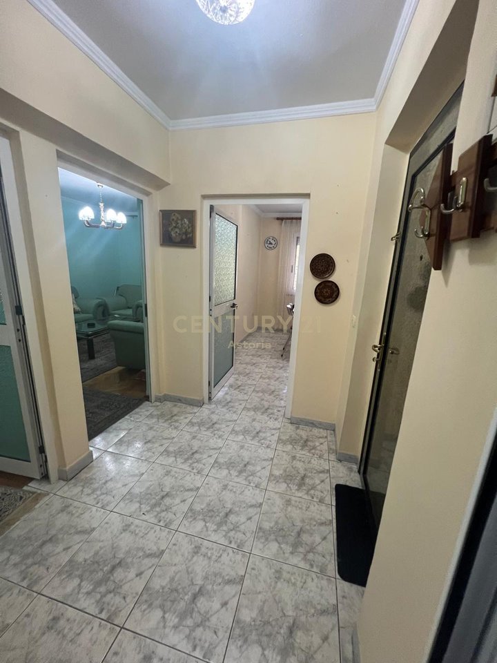 Apartment 1+1 with a separate kitchen for rent, 21 Dhjetori.