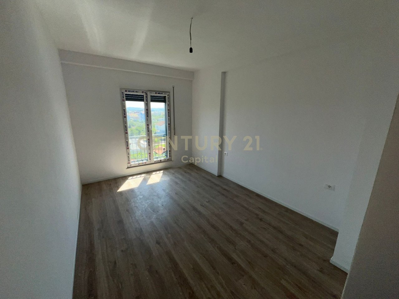 Super appartamento 2+1+2 nel centro di Kamez.