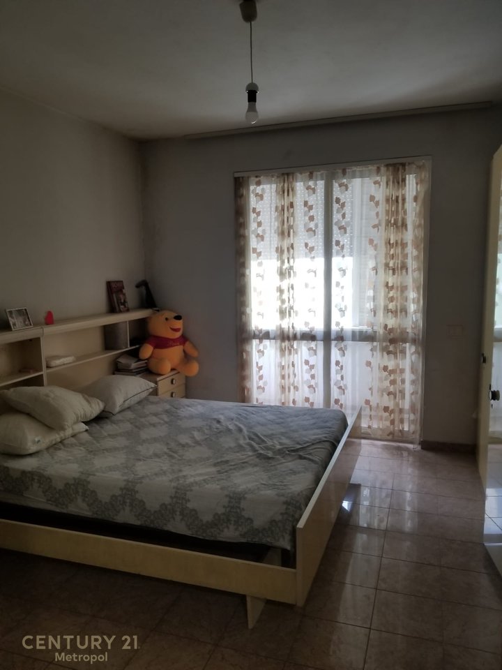 Apartment 3+1+2 with balcony for rent, in the Center of Blloku!