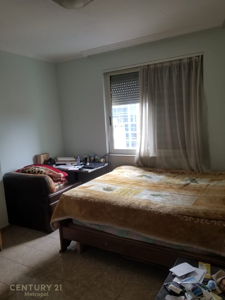 Apartment 3+1+2 with balcony for rent, in the Center of Blloku!