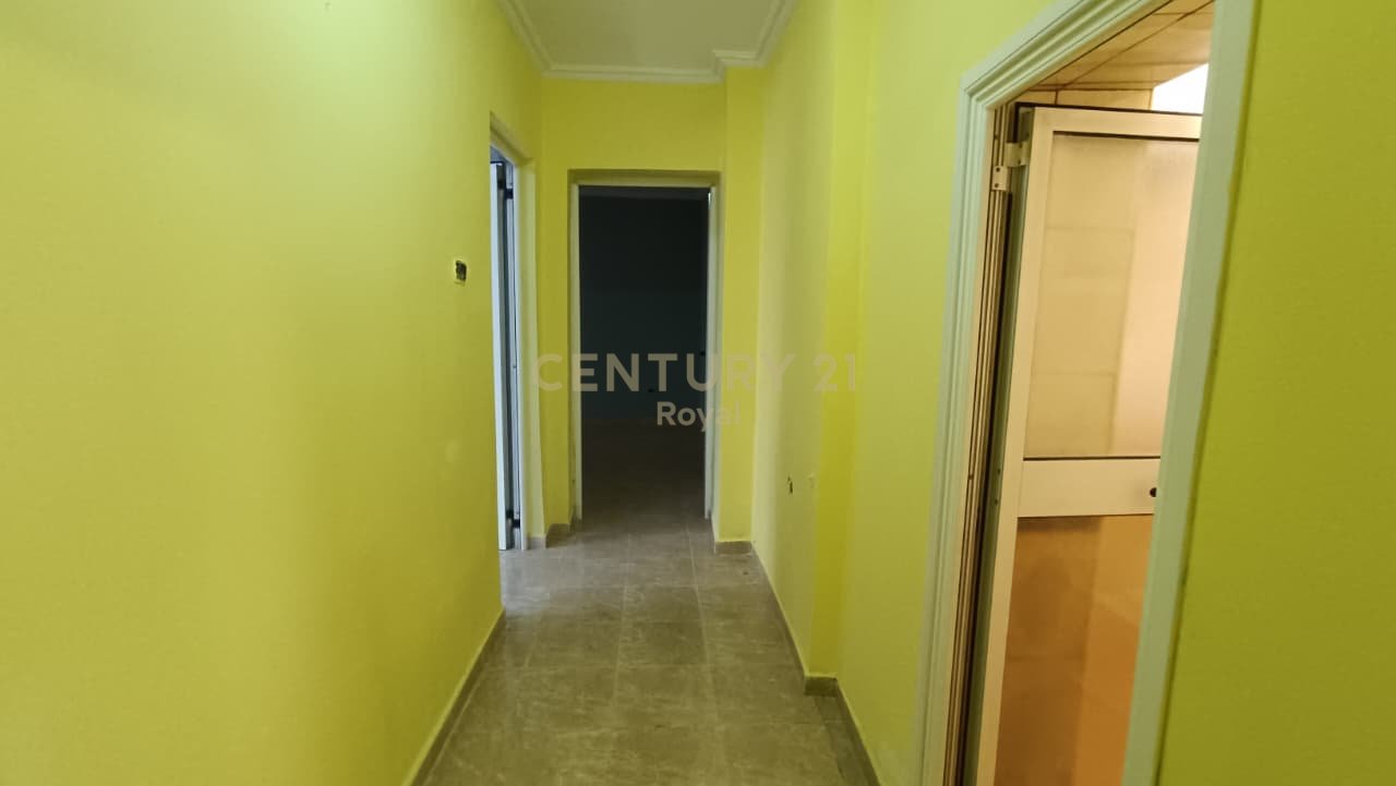 JAPIM ME QIRA GODINE 2-KATESHE NGJITUR ME MINISTRINE E ARSIMIT ME PAMJE NE RRUGEN E DURRESIT