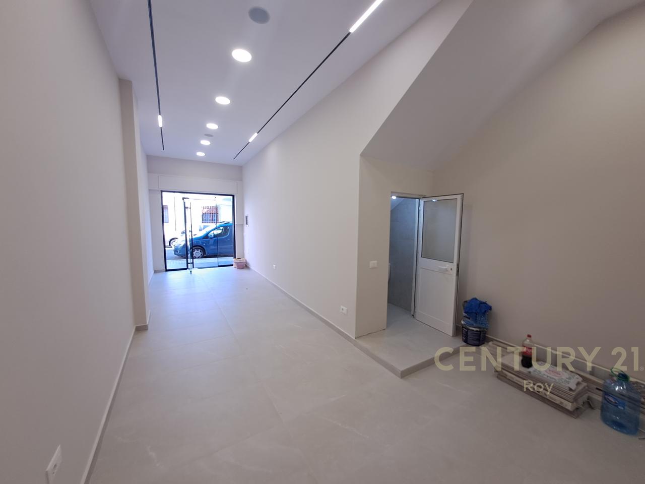Negozio in affitto in Via Andon Naci a Durrës - 700€ | 47 m²