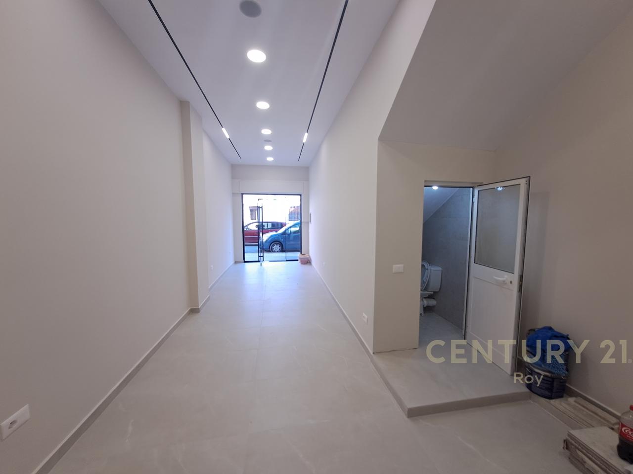 Negozio in affitto in Via Andon Naci a Durrës - 700€ | 47 m²
