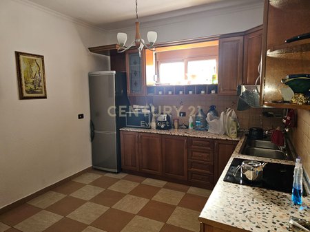 RESTORANT DURRESI, SHESIM DUPLEX 2+1+2 ME 100M2 BODRUM