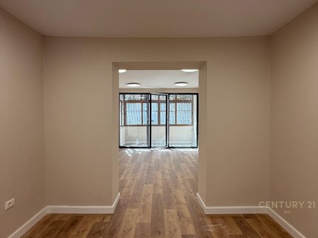 APARTAMENT 2+1 PER SHITJE PRANE PETRO NINIT!