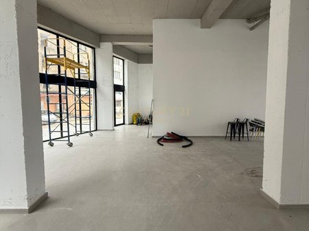 LOCALE COMMERCIALE IN AFFITTO 418 M2 VICINO ALLA SCUOLA NIKET DARDANI!