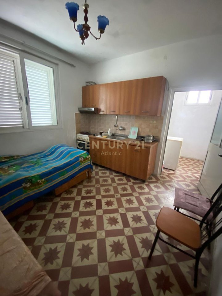 2+1 house for sale in Durrës, Martyrs' Museum.