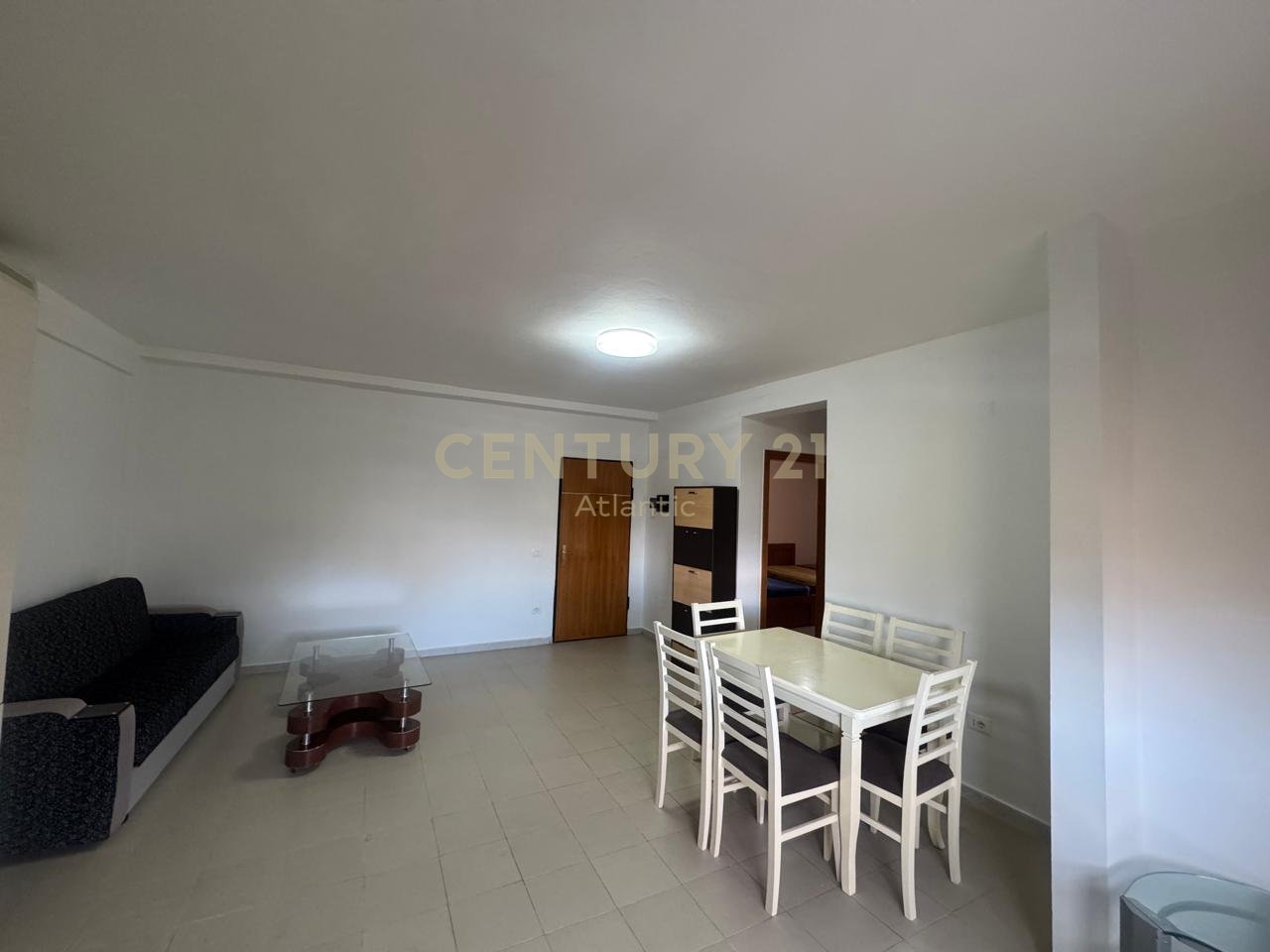 For Rent – 3rd Floor of a Villa on the Beach, Red Wheel – Durrës