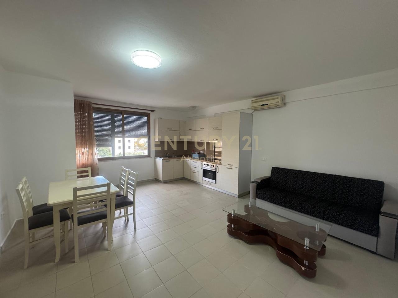 For Rent – 3rd Floor of a Villa on the Beach, Red Wheel – Durrës