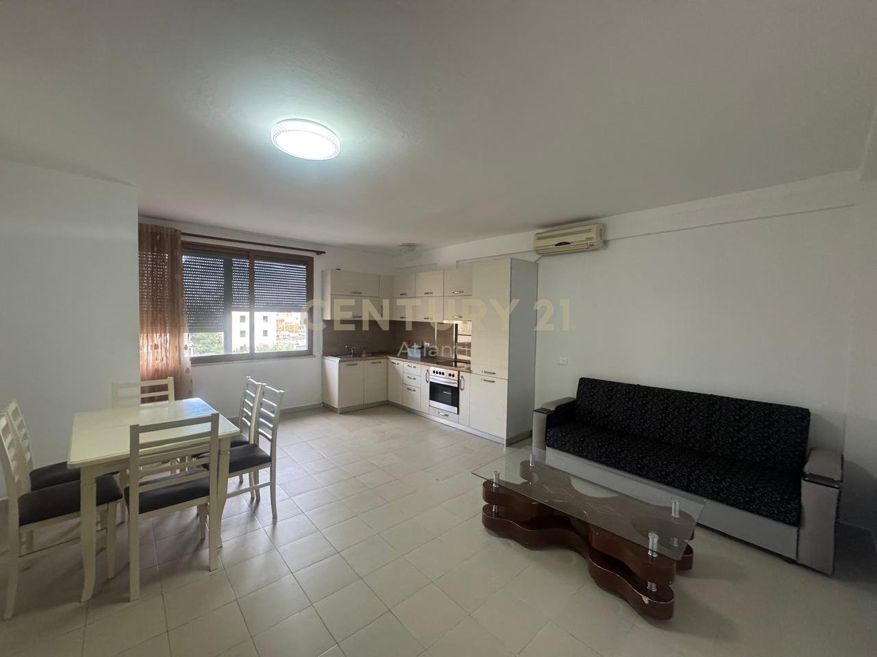 For Rent – 3rd Floor of a Villa on the Beach, Red Wheel – Durrës