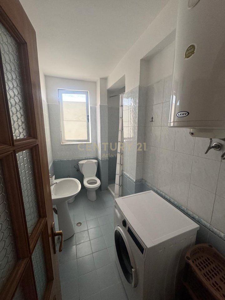 For Rent – 3rd Floor of a Villa on the Beach, Red Wheel – Durrës