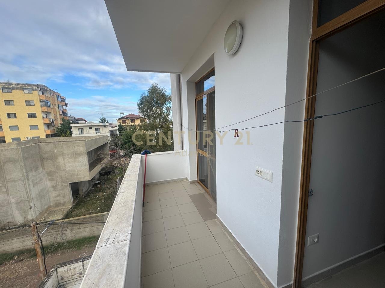 For Rent – 3rd Floor of a Villa on the Beach, Red Wheel – Durrës