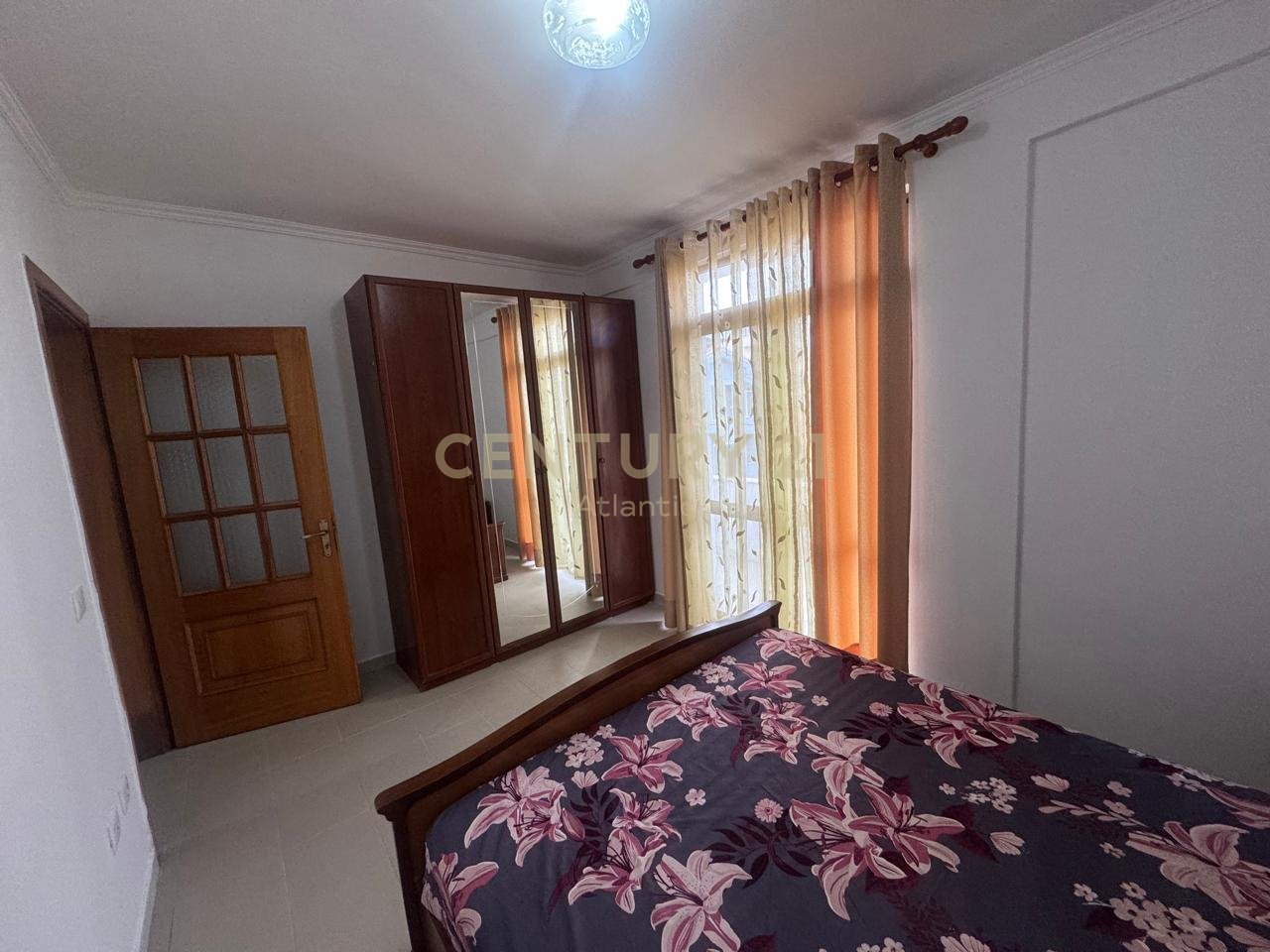 For Rent – 3rd Floor of a Villa on the Beach, Red Wheel – Durrës