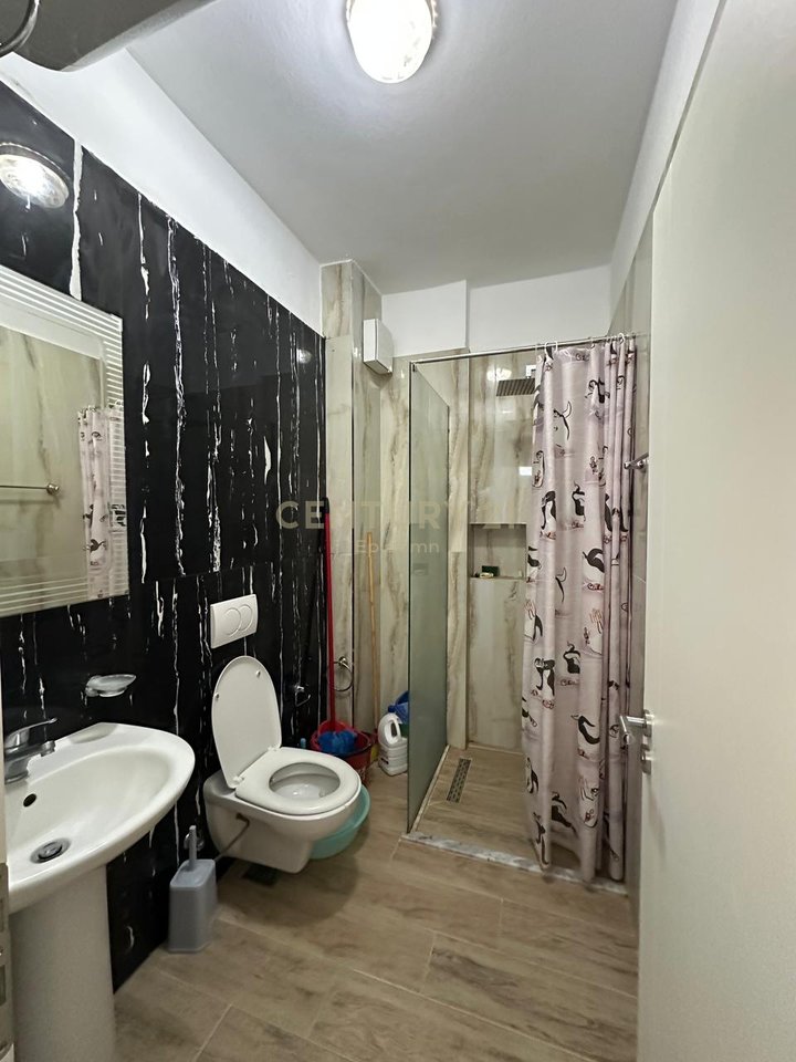 SHITET APARTAMENT 1+1 TE GJIRI I LALZIT PRANE KOMPLEKSIT "INSIFA"