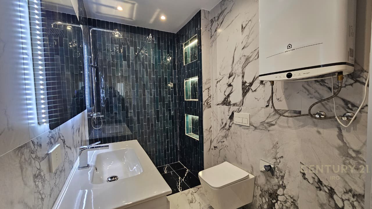 APARTAMENT ME QERA 2+1+2 NË QENDËR.