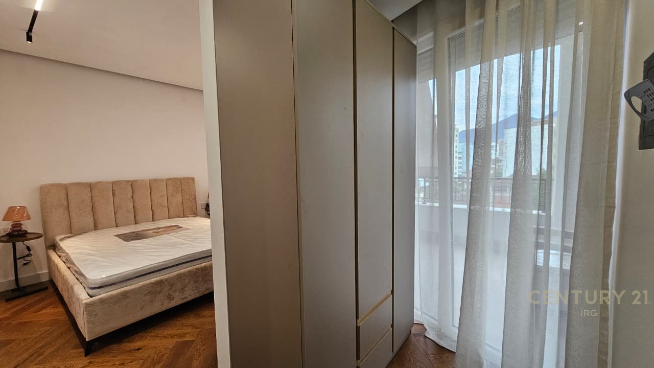 APARTAMENT ME QERA 2+1+2 NË QENDËR.