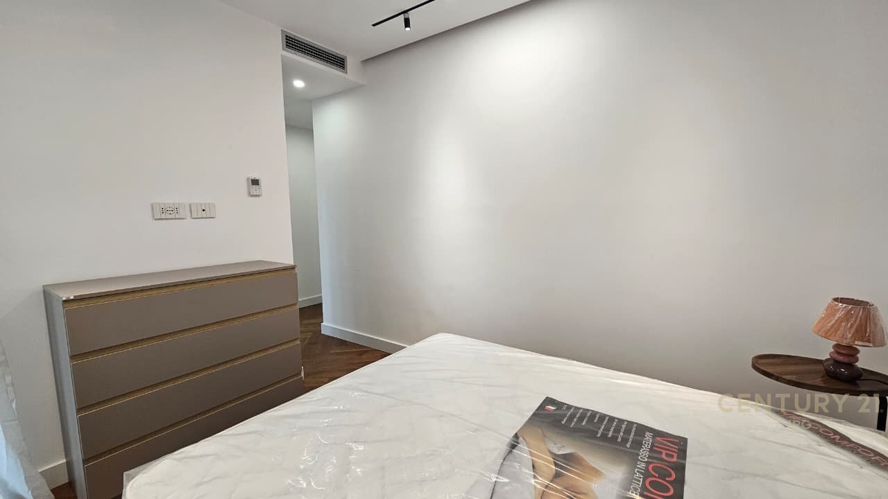 APARTAMENT ME QERA 2+1+2 NË QENDËR.