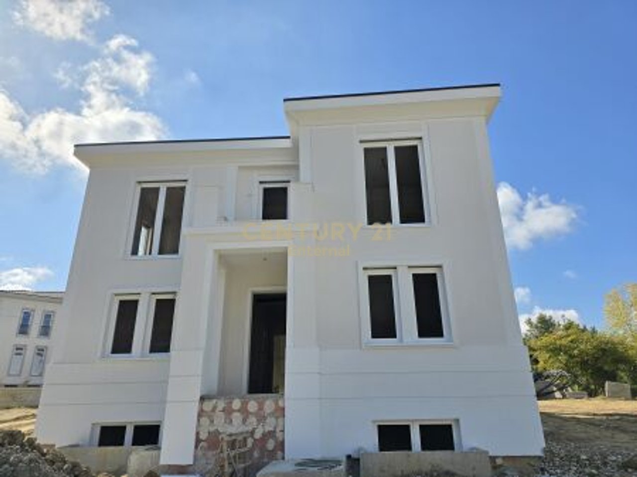 Villa for sale at Rolling Hills 2