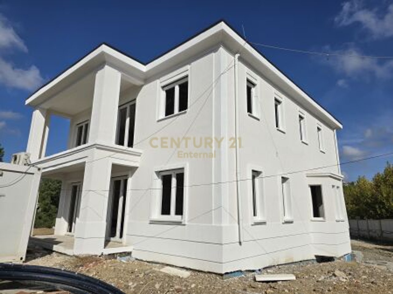 Villa for sale at Rolling Hills 2
