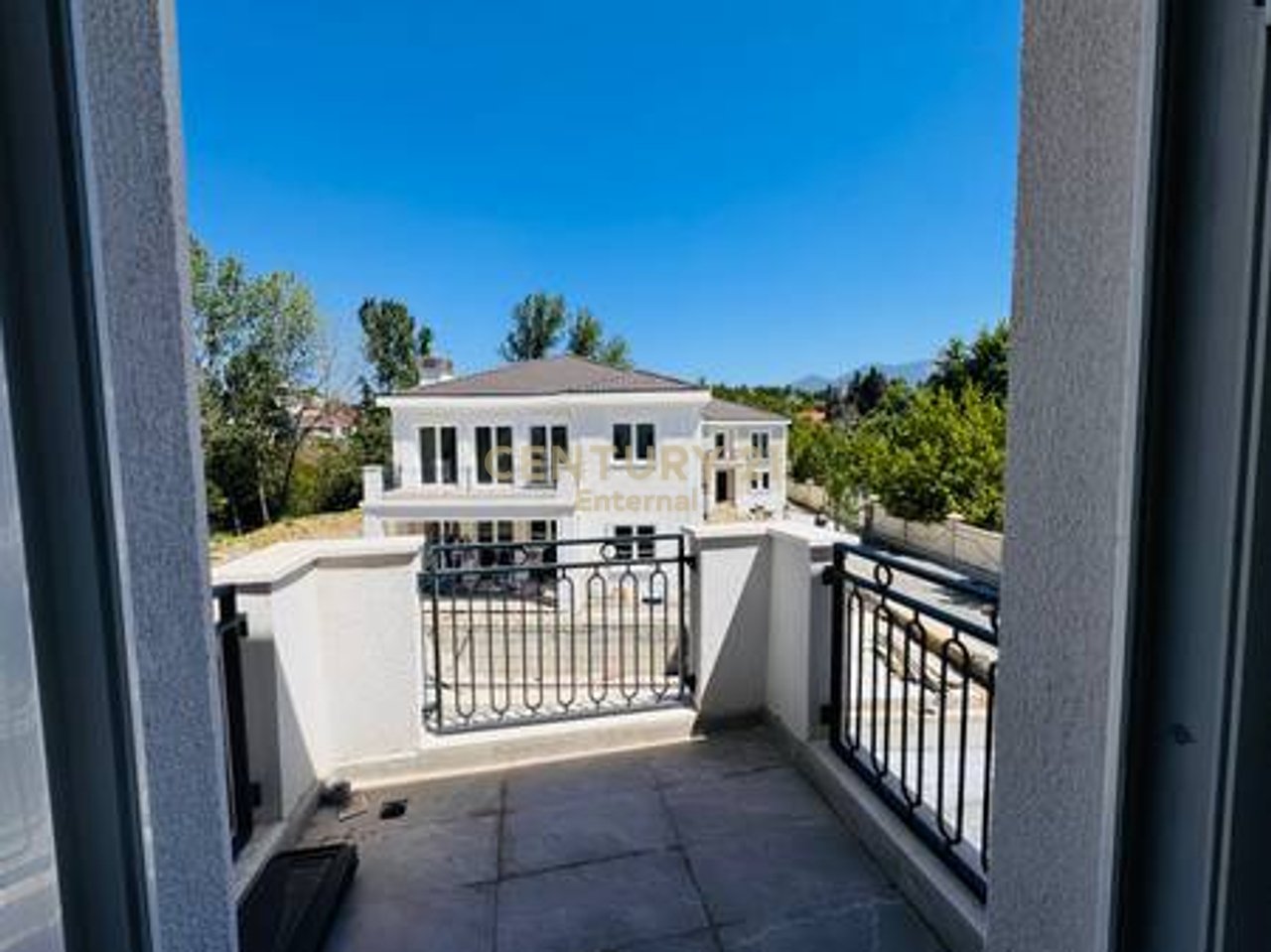 Villa for sale at Rolling Hills 2