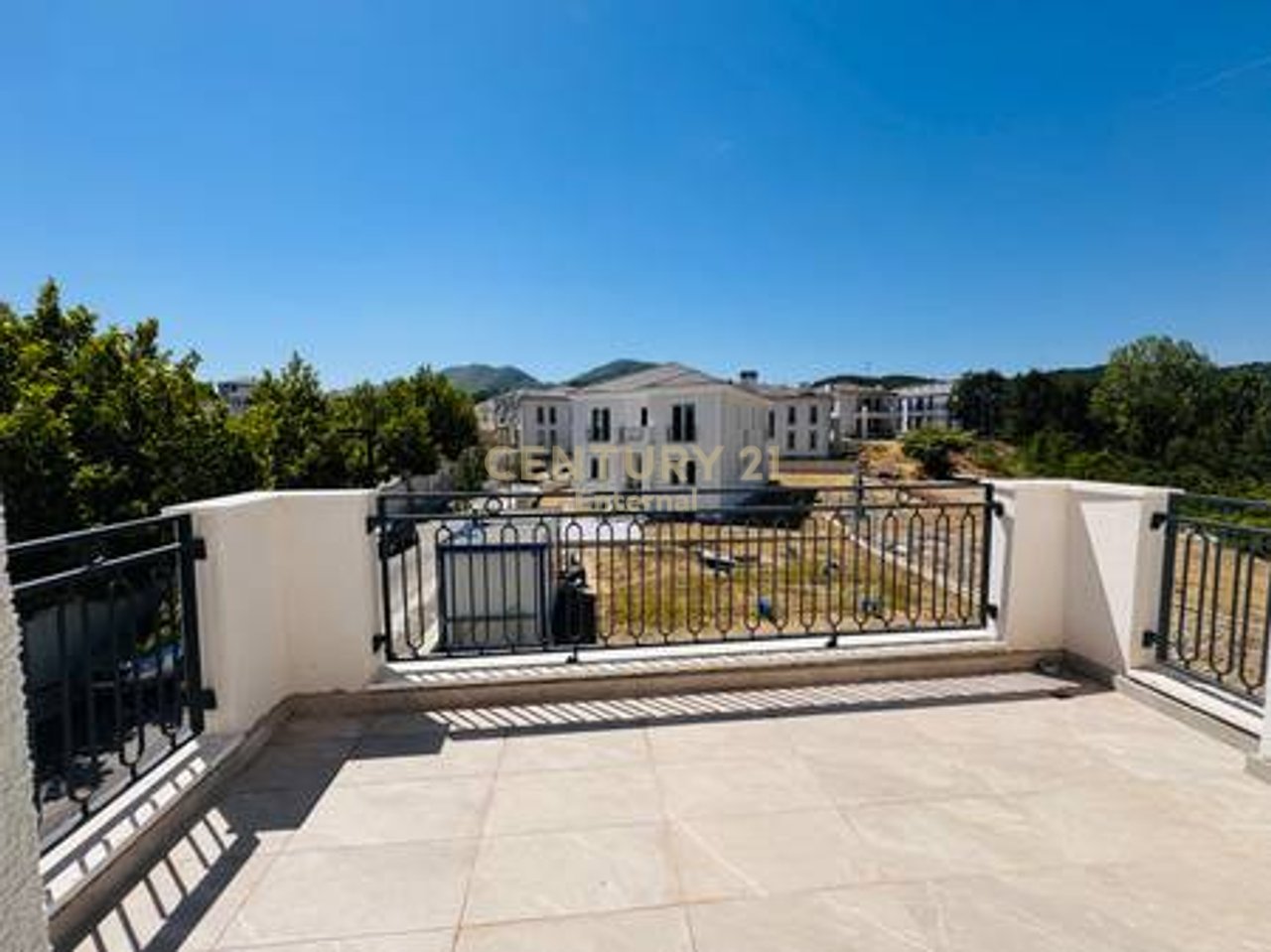 Villa for sale at Rolling Hills 2