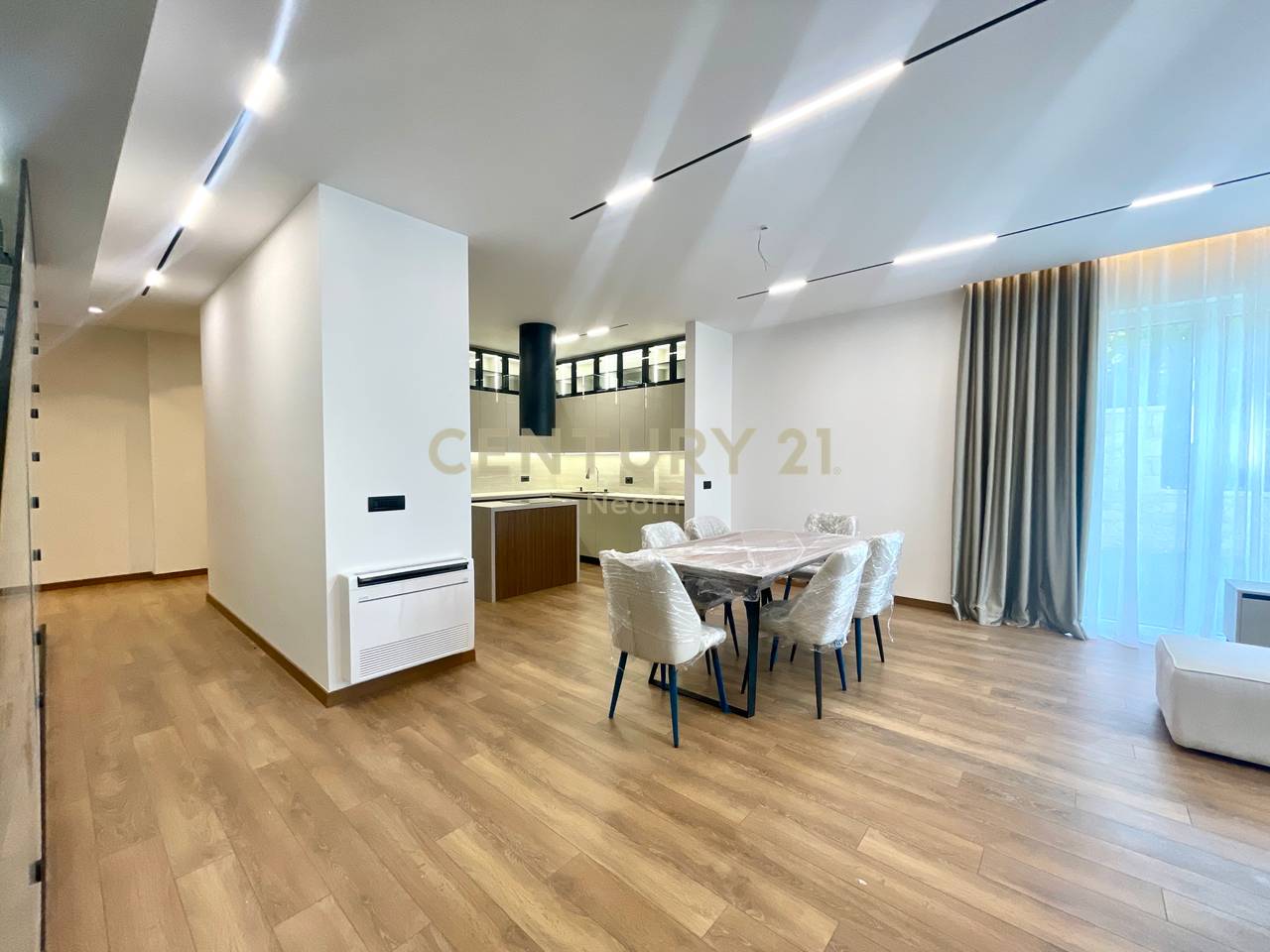 QIRA, VILE E BASHKENGJITUR TE REZIDENCA FOREST, LIQENI I THATE!