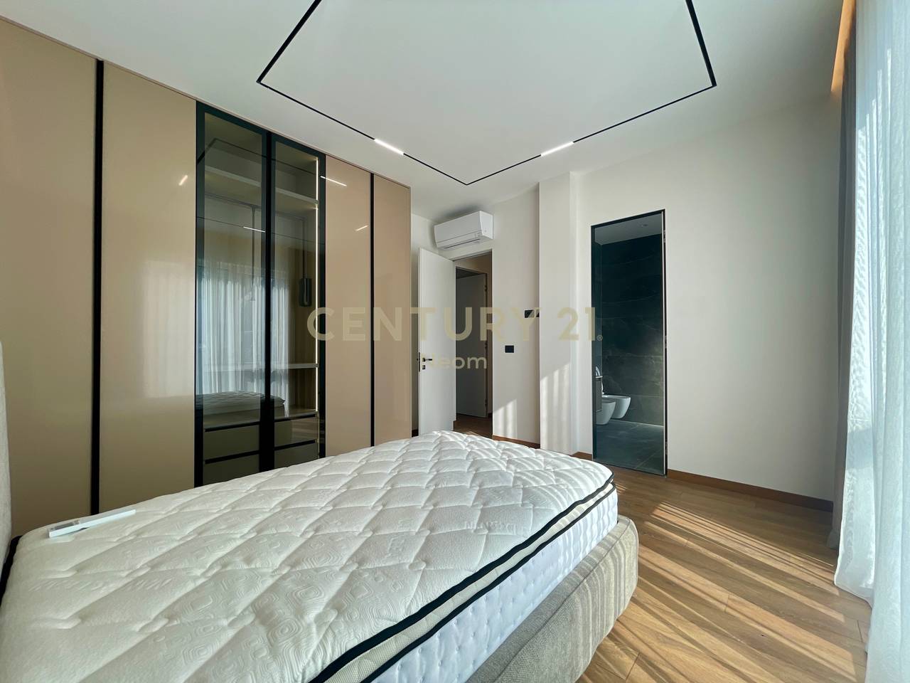 QIRA, VILE E BASHKENGJITUR TE REZIDENCA FOREST, LIQENI I THATE!